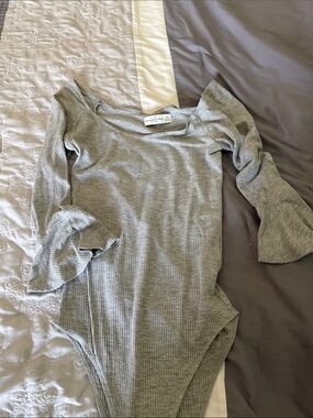 Abercrombie & Fitch Heather Gray Ribbed Off-Shoulder Bell Sleeve Bodysuit